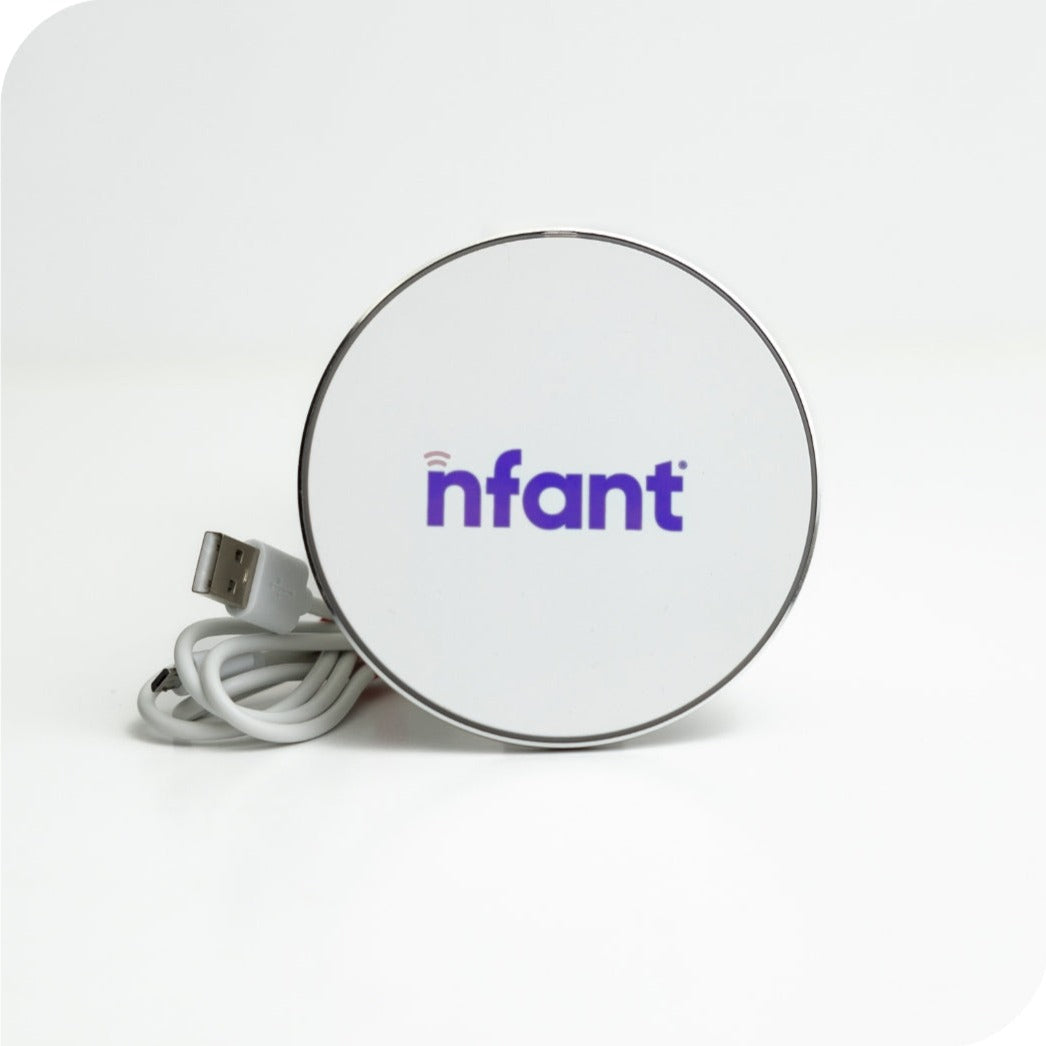 Our charger pad quickly and efficiently recharges your Smart Bottle in between feedings.